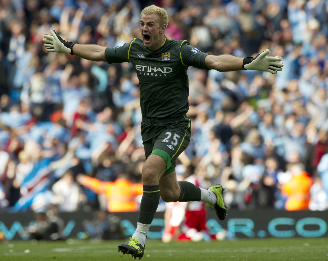 J9九游会官方网站-乔·哈特：多纳鲁马全速出击认为自己在禁区外，他本应用手扑球